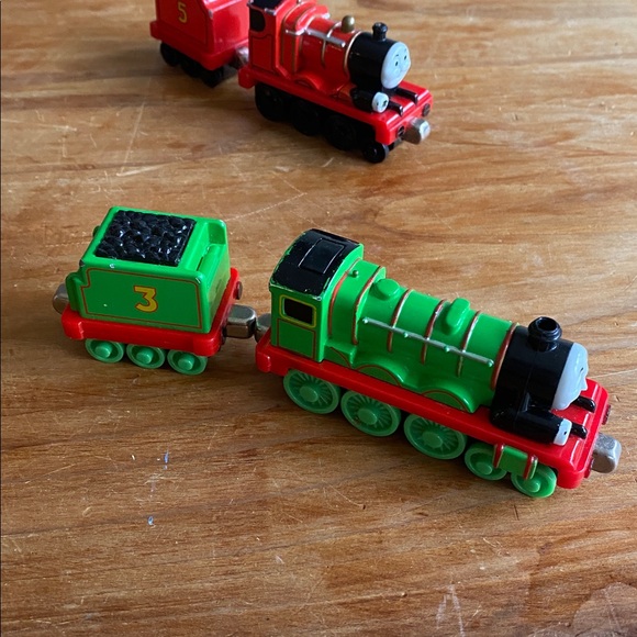 2 x Thomas & Friends Metal Take n Play Trains “Henry” and “James” - Picture 2 of 7